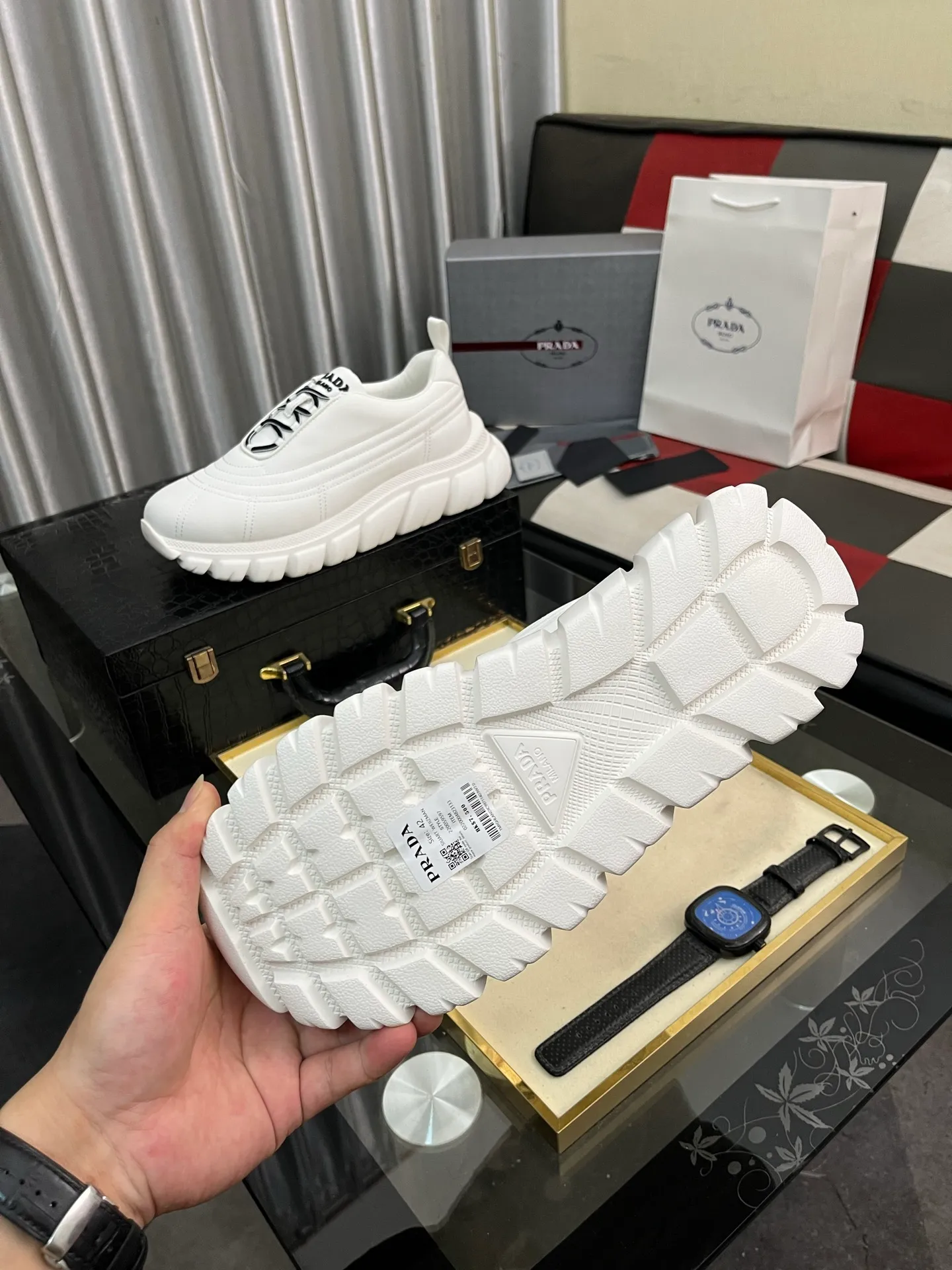 Men's shoes 💰560⌚️⌚️【PRADA】Prada - high-end quality original order 🔍🔍🔍 casual sports shoes - Upper: imported 🔝 Napa calfskin, pebbled calfskin, branded epoxy hollow mesh canvas, shoe body sewn with branded metal fasteners - Lining: water-dyed cowhide - Outsole: ultra-light TPU foam rubber; two-color molded outsole -Ultra-high quality control, fine workmanship, highlighting (high-end, nobility, class) -Size: 38-445️⃣colors available